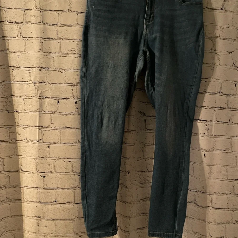 Mid Rise Jeggings - Picture 2 of 8